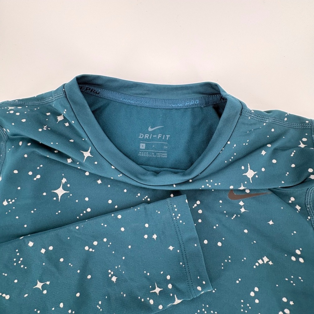 Nike Pro Dri-FIT Women Teal Star Galaxy Print Crop Long Sleeve Shirt‎ S